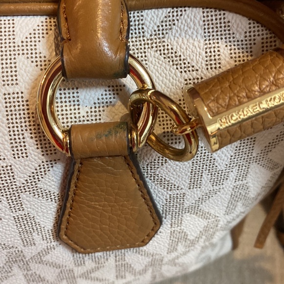 Michael Kors EUC Vanilla Bedford Satchel w/Multiple Pockets & Dust Bag - Picture 17 of 17